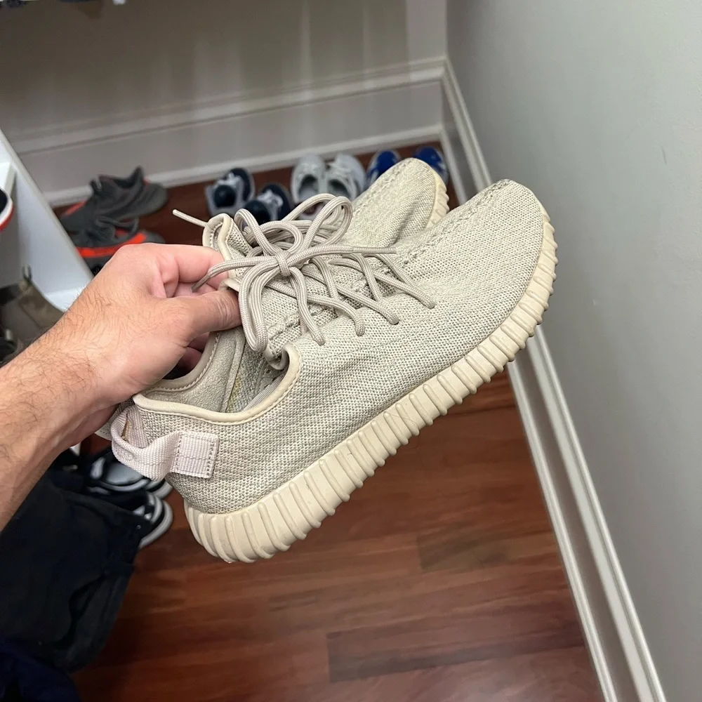 Yeezy 350 tan great condition 100% authentic size 9.5 comes with box - Picture 2 of 3